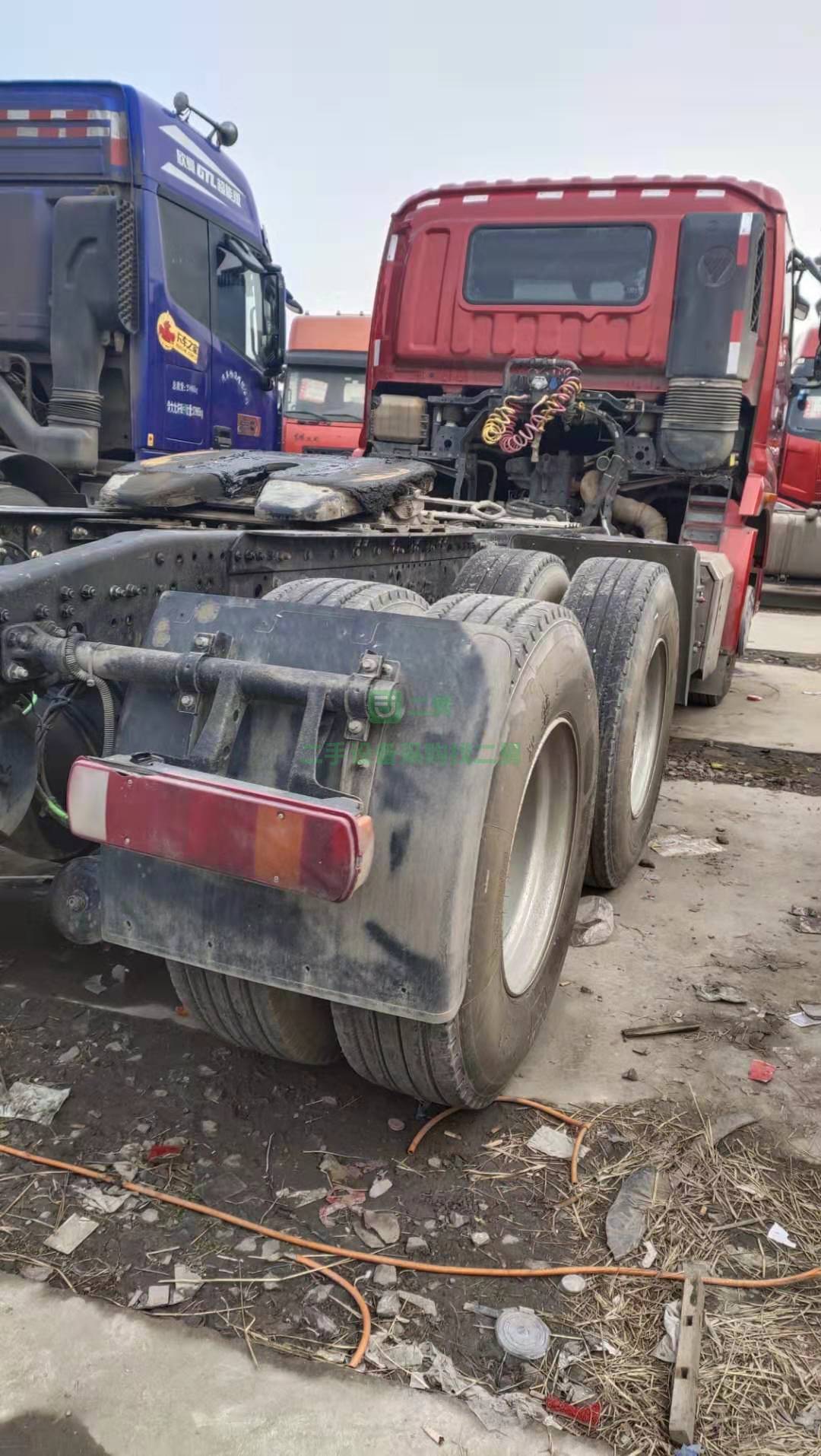 出售二手的平頂歐曼雙驅牽引車