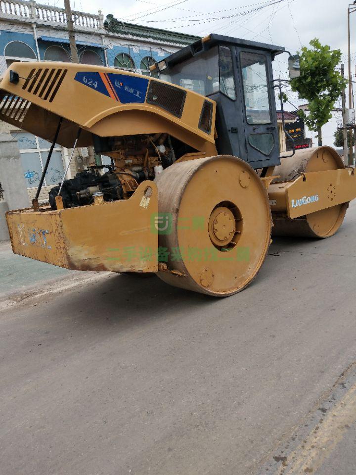 出租8成新光面輪壓路機(jī)柳工624