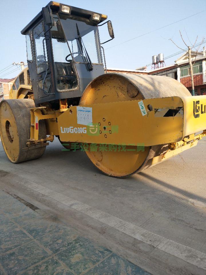出租8成新光面輪壓路機(jī)柳工624