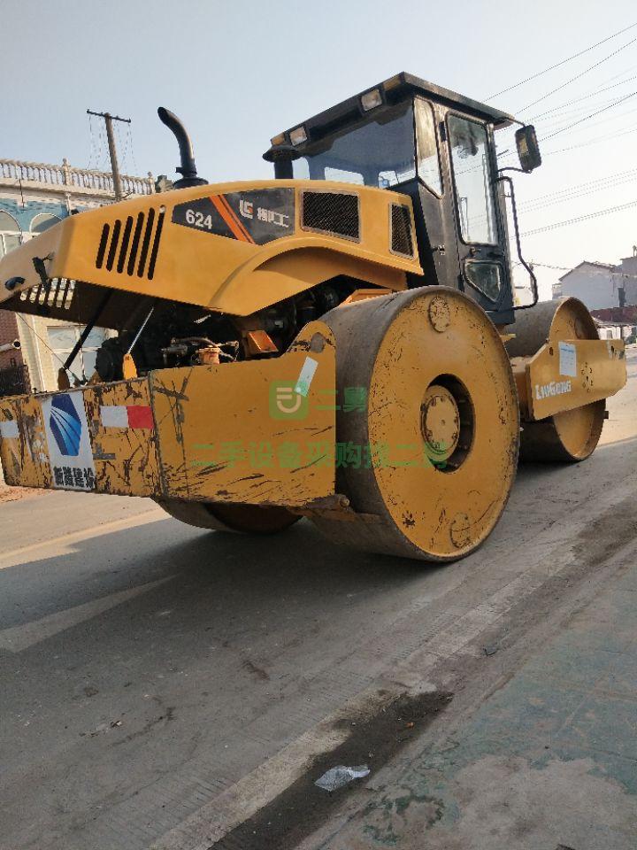 出租8成新光面輪壓路機(jī)柳工624