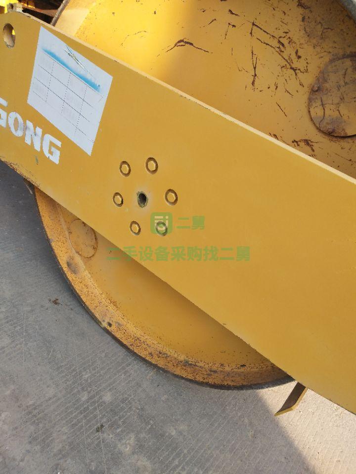 出租8成新光面輪壓路機(jī)柳工624