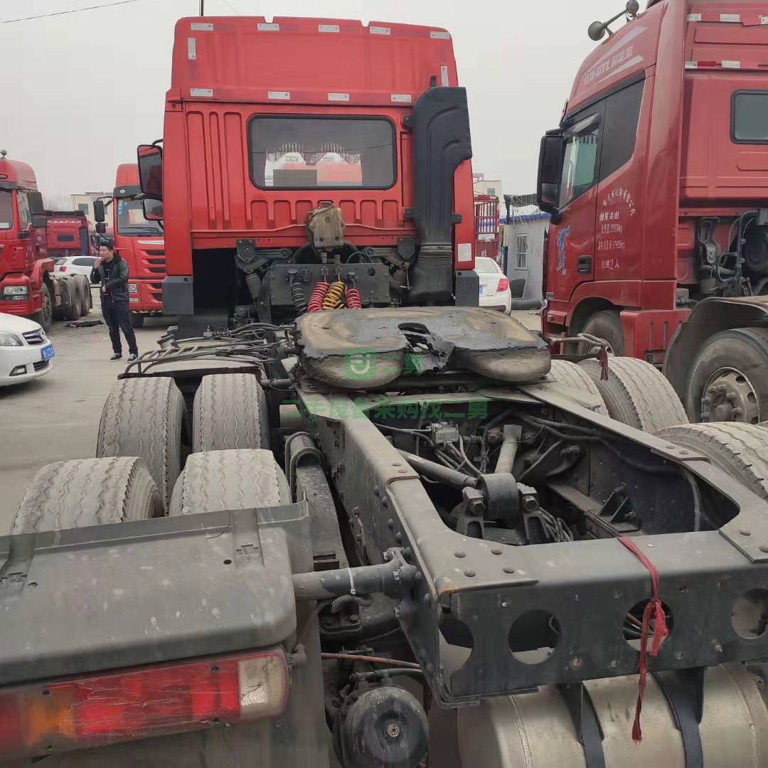 出售18年10月國五排放的牽引車，悍v400馬力雙驅輕體