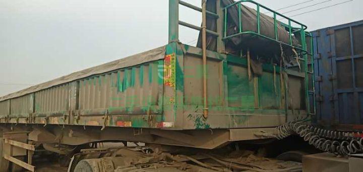 河北唐山急賣二手九成新的側翻掛車