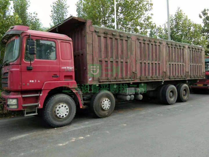 山東聊城出售二手的八成新的德龍側翻自卸車