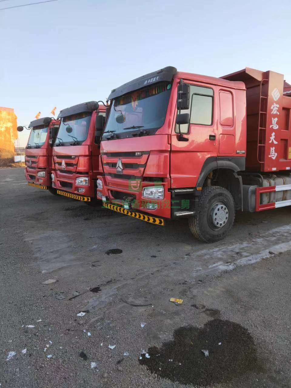 出售18年沒手續(xù)豪沃后八輪自卸車，大箱長(zhǎng)5.8米，6米。高度1.8米