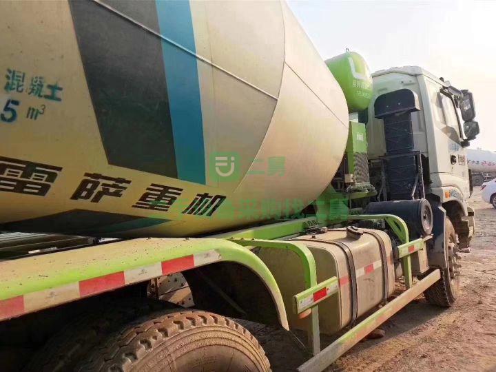 出售國五歐曼攪拌車，雷薩上裝，支持按揭銷售