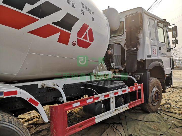 低價銷售豪沃攪拌車，國五排放，車況精品