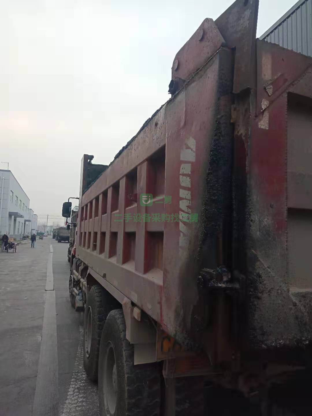出售16年6月國四歐曼自卸車全手續(xù)有交強(qiáng)險，貨箱5.6米