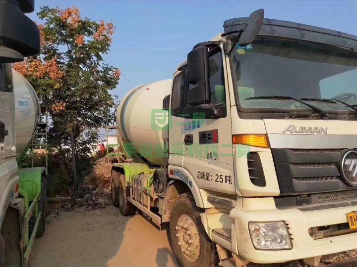 出售國五歐曼攪拌車，雷薩上裝，支持按揭銷售