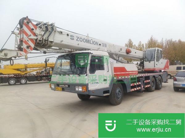 低價(jià)出售09年25噸吊車手續(xù)齊全