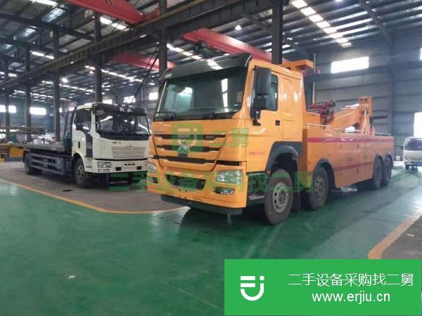 轉讓二手的重汽豪沃前四后八一拖一托舉30噸吊車