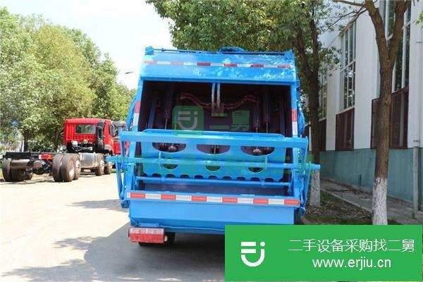 出售十五平方的垃圾車 東風尖頭擺臂式垃圾車 勾臂式垃圾車