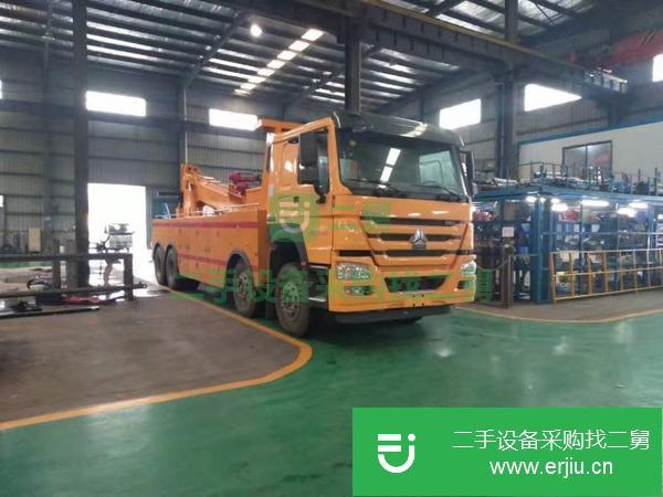 轉讓二手的重汽豪沃前四后八一拖一托舉30噸吊車