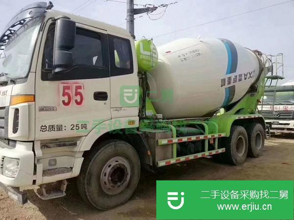 攪拌站低價出售一批二手水泥罐車