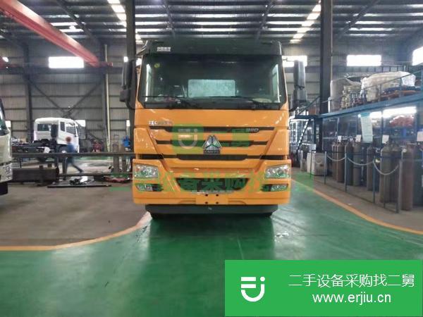 轉讓二手的重汽豪沃前四后八一拖一托舉30噸吊車