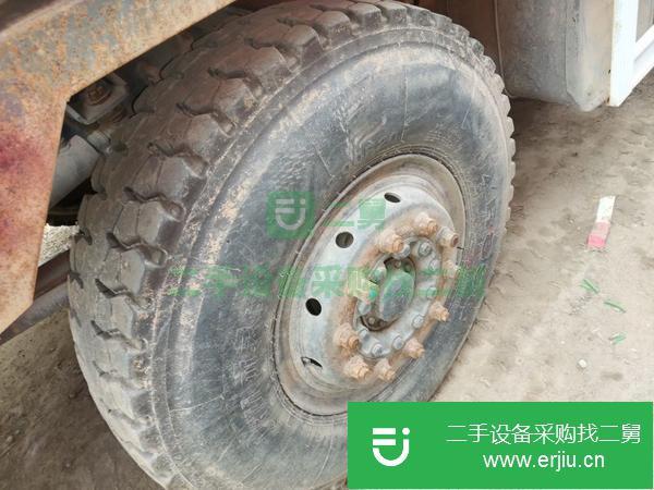 轉(zhuǎn)讓17年國五排放豪沃8.2米四橋自卸車
