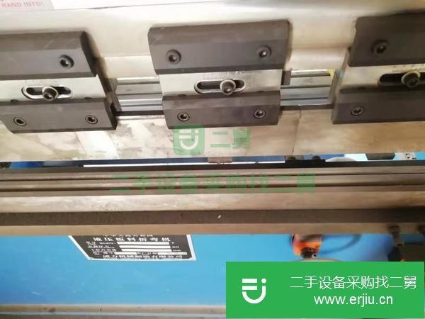 處理轉(zhuǎn)讓9成新小型液壓板料折彎機(jī)一臺(tái)