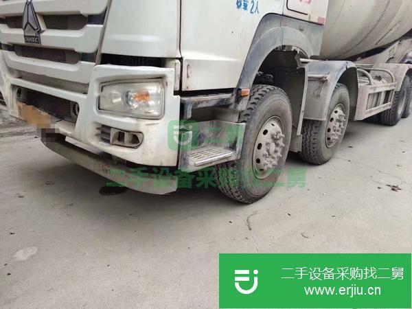 個人低價出售17年國五攪拌車