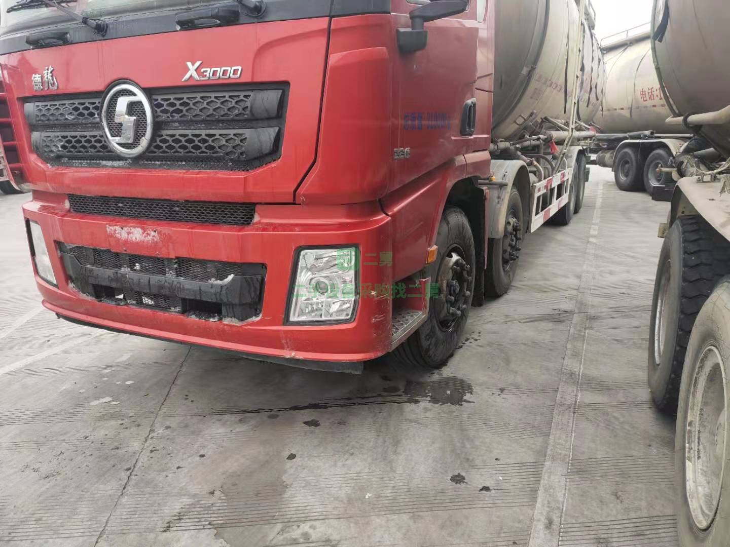 出售2018年德龍前四后八散裝水泥罐車，國五排放