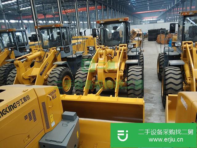 低價出售轉(zhuǎn)讓二手九成新裝載機(jī)