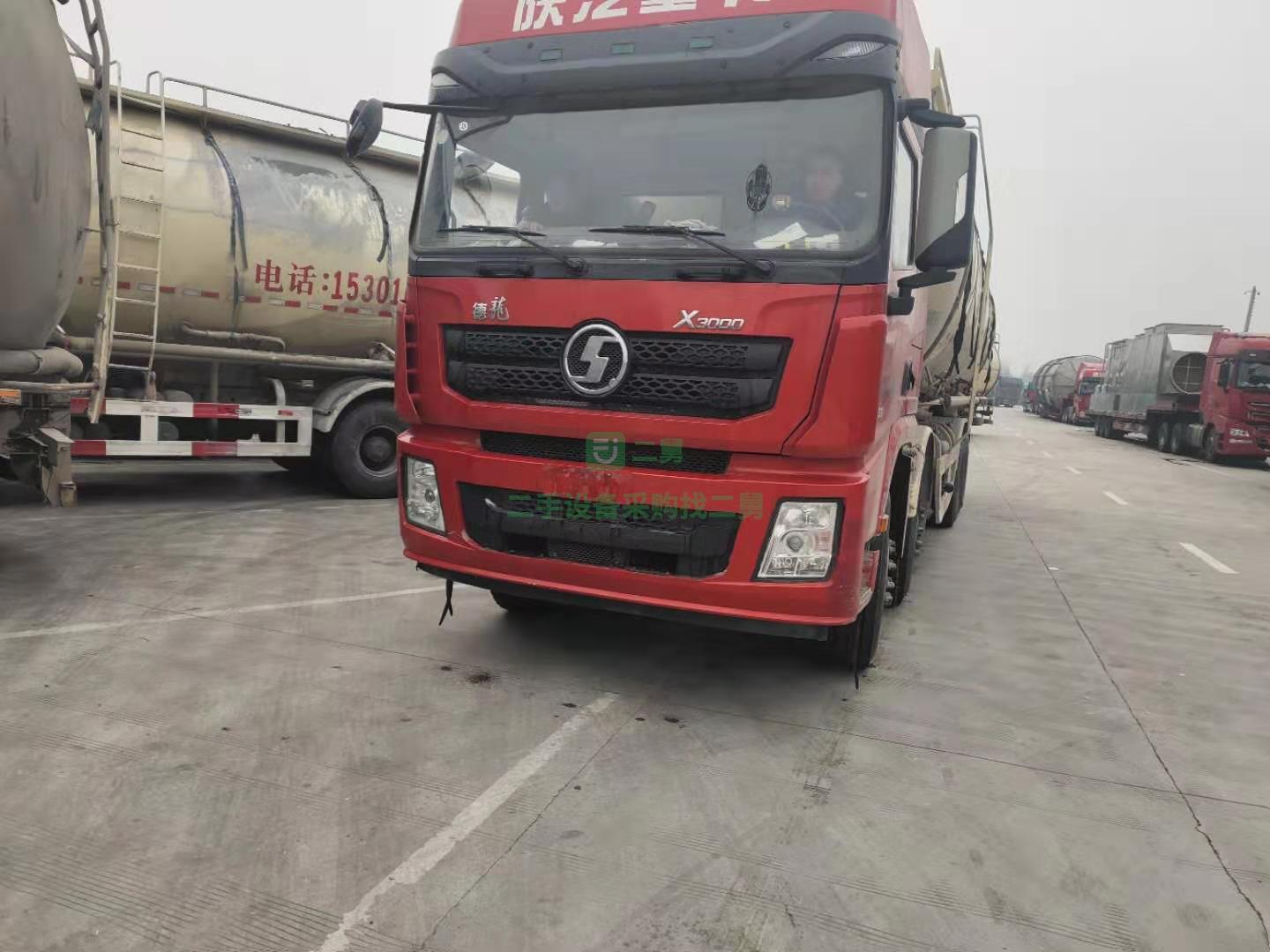 出售2018年德龍前四后八散裝水泥罐車，國五排放