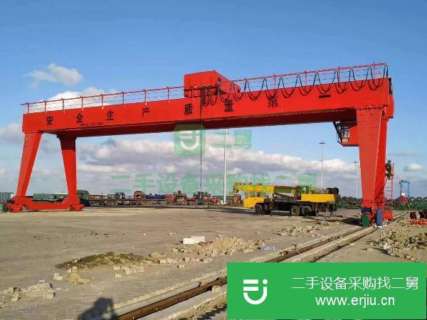出售超強(qiáng)吸盤(pán),破碎機(jī),行車,花式龍門(mén)吊。