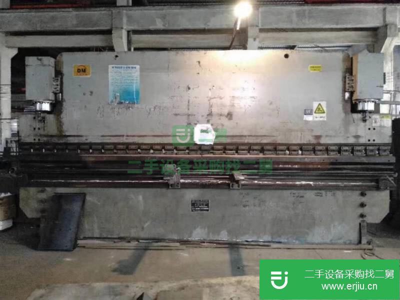工廠在位一臺300噸6米折彎機出售