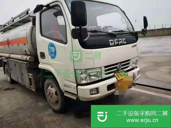 轉(zhuǎn)讓剛年審好的二手5噸油罐車