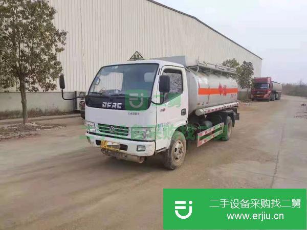轉(zhuǎn)讓東風(fēng)5噸加油車(chē)手續(xù)齊全,費(fèi)用全清帶正星大流量加油機(jī)可以異地審車(chē)