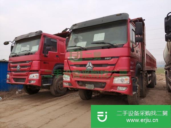 轉(zhuǎn)讓17年國五排放豪沃8.2米四橋自卸車