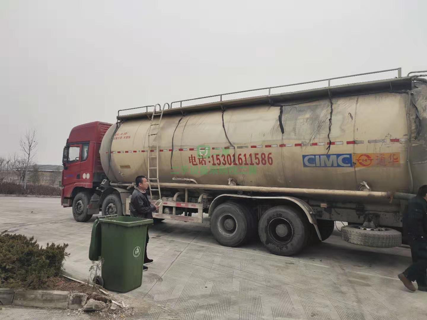 出售2018年德龍前四后八散裝水泥罐車，國五排放