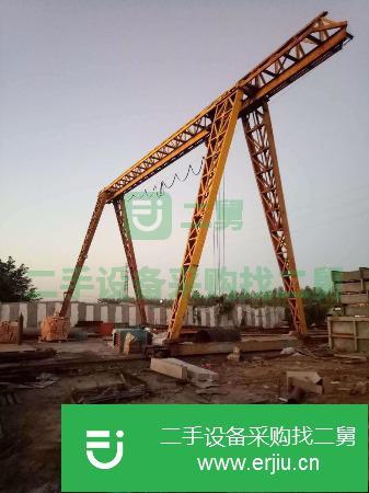 出售超強(qiáng)吸盤(pán),破碎機(jī),行車,花式龍門(mén)吊。