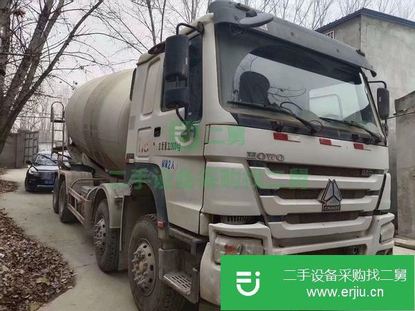 個人低價出售17年國五攪拌車
