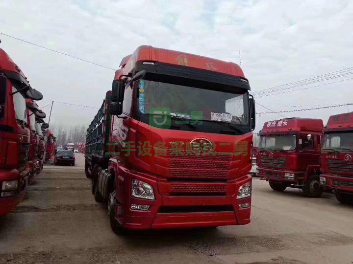 出售一臺17年9月份解放JH6牽引車 460馬力輕體國五，帶13米