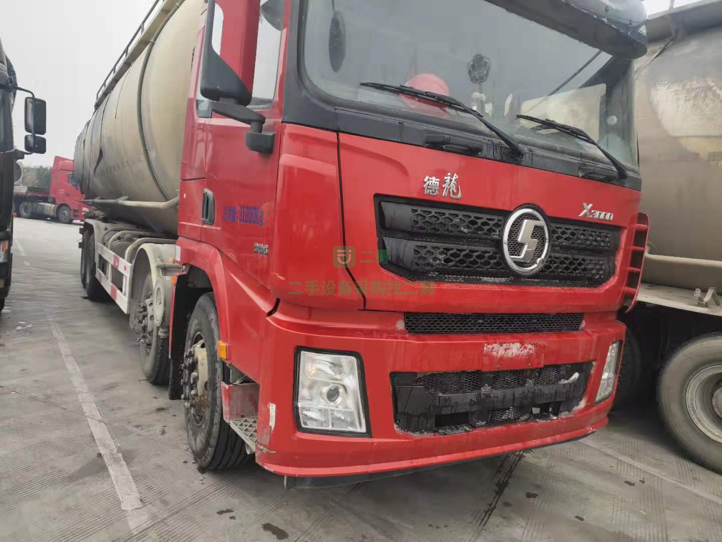 出售2018年德龍前四后八散裝水泥罐車，國五排放