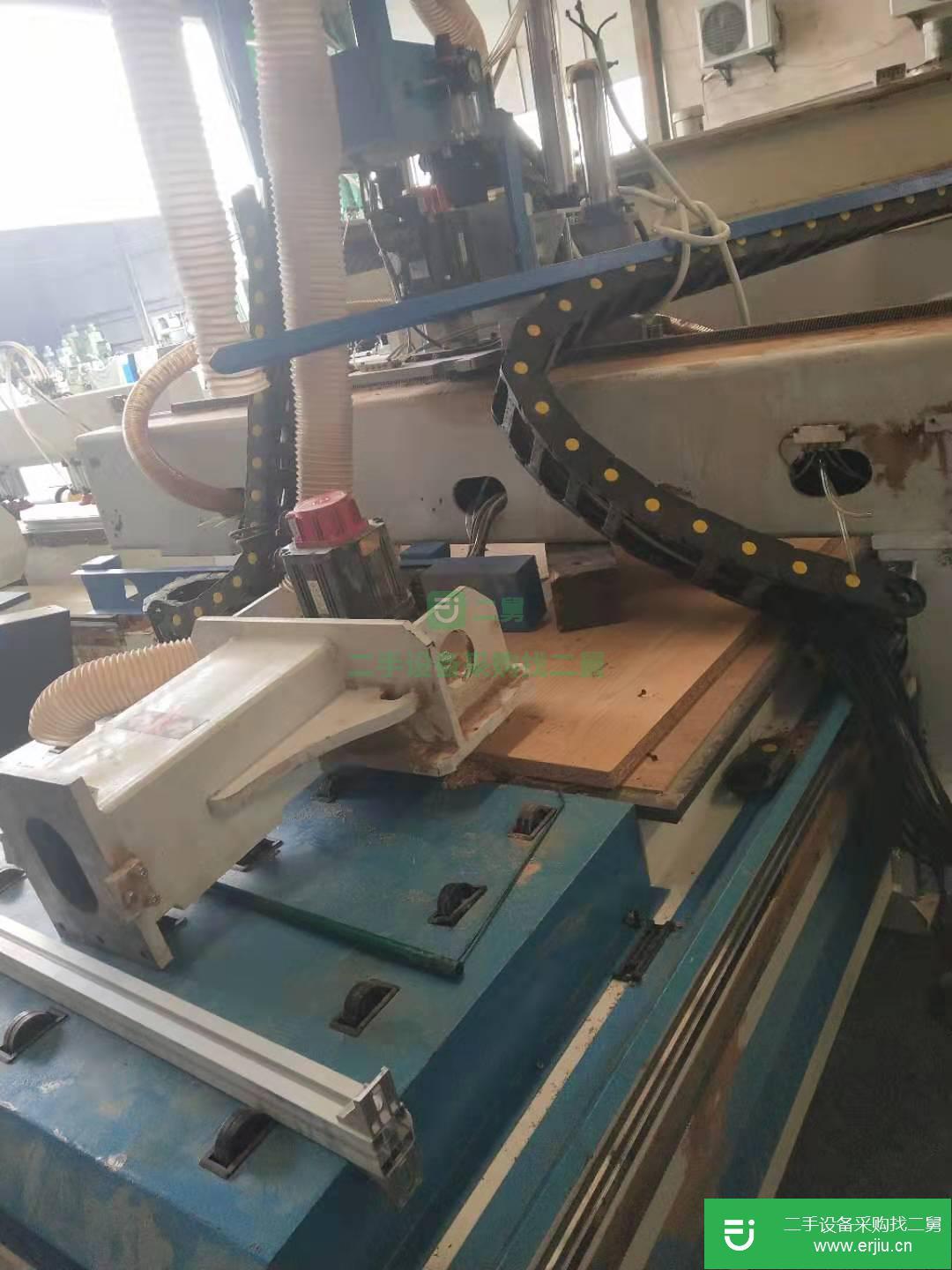 低價出售雙工位開料機一臺
