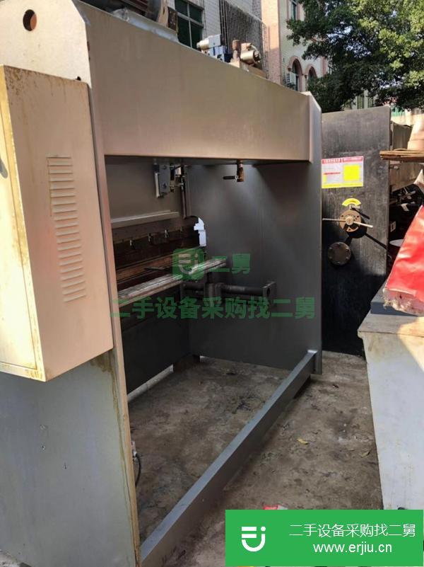轉(zhuǎn)讓40T/2500液壓折彎機  精品折彎機