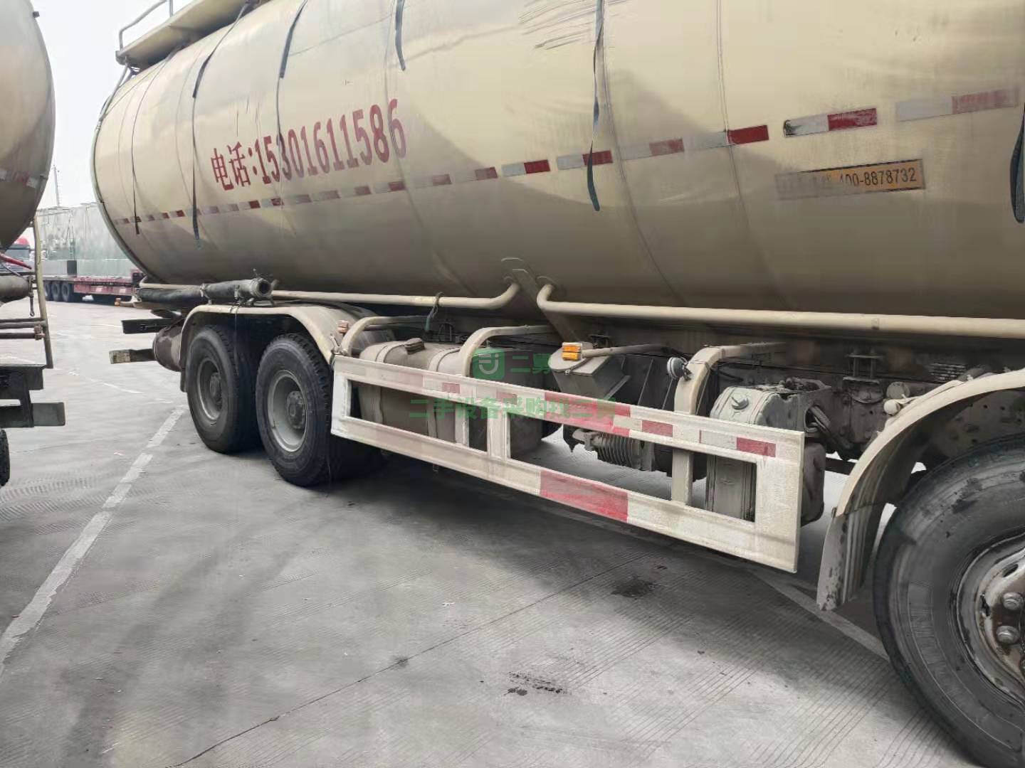 出售2018年德龍前四后八散裝水泥罐車，國五排放