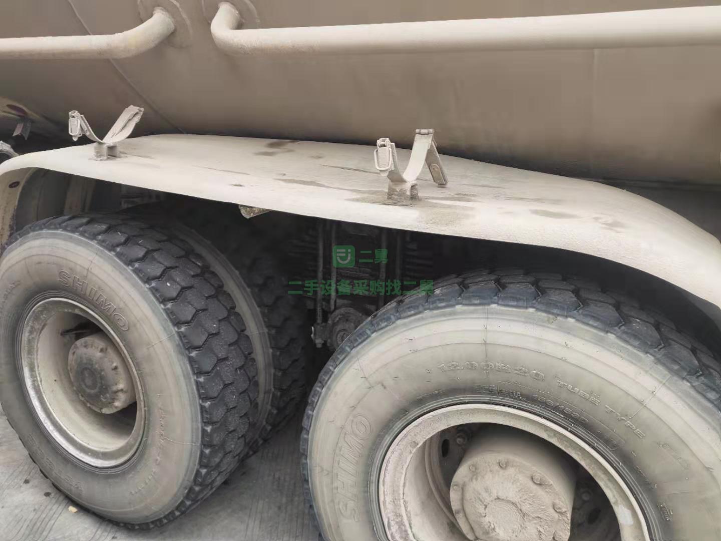 出售2018年德龍前四后八散裝水泥罐車，國五排放