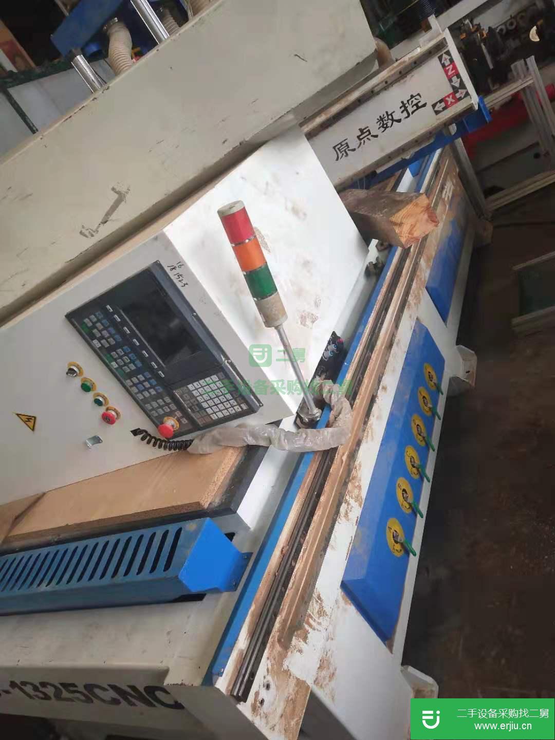 低價出售雙工位開料機一臺