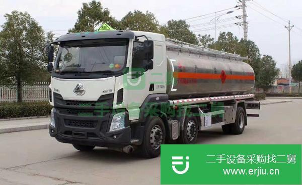 轉(zhuǎn)讓三軸鋁合金油罐車  現(xiàn)車特價(jià)銷售