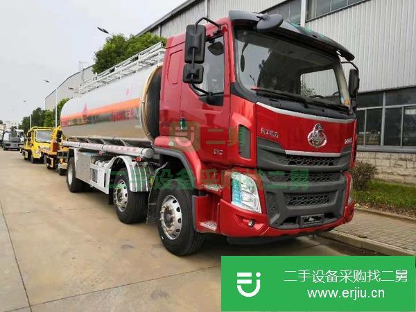 轉(zhuǎn)讓三軸鋁合金油罐車  現(xiàn)車特價(jià)銷售