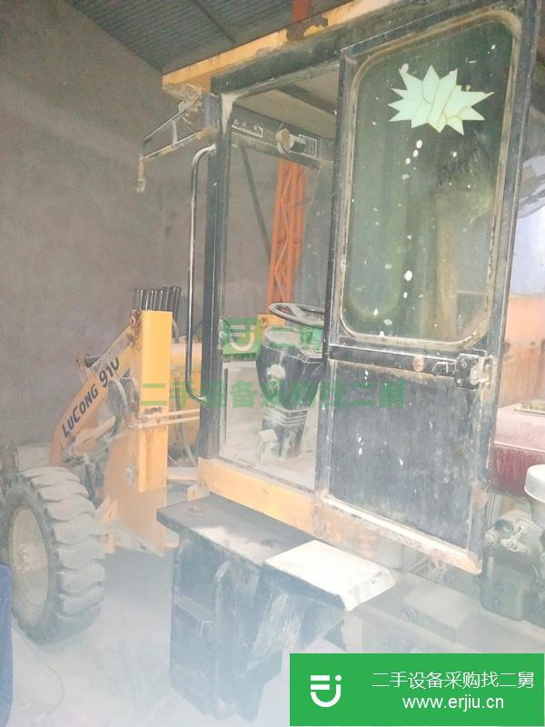 轉(zhuǎn)讓二手的八成新的四驅(qū)小鏟車(chē)