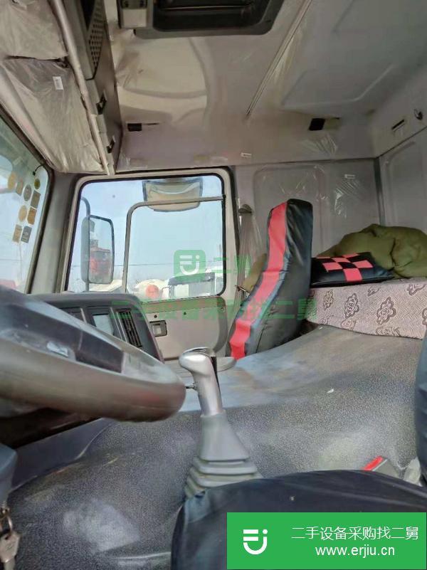 轉(zhuǎn)讓16年二手豪沃攪拌車 340馬力 大12方