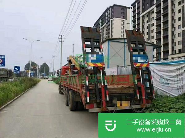 轉讓二手的17年后八輪徐工8噸折臂吊車,車況優良,先到先得!
