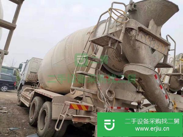現車出售一批17年豪沃大12方拉14方混凝土攪拌罐車,