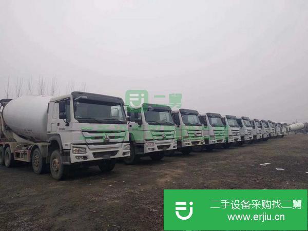 攪拌站倒閉急需低價出售一批二手豪沃.德龍.歐曼工程車