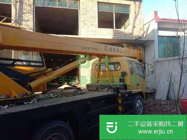 出售八噸吊車一輛