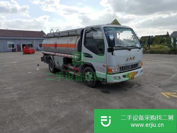 國五可進油庫的8噸油罐車包上戶