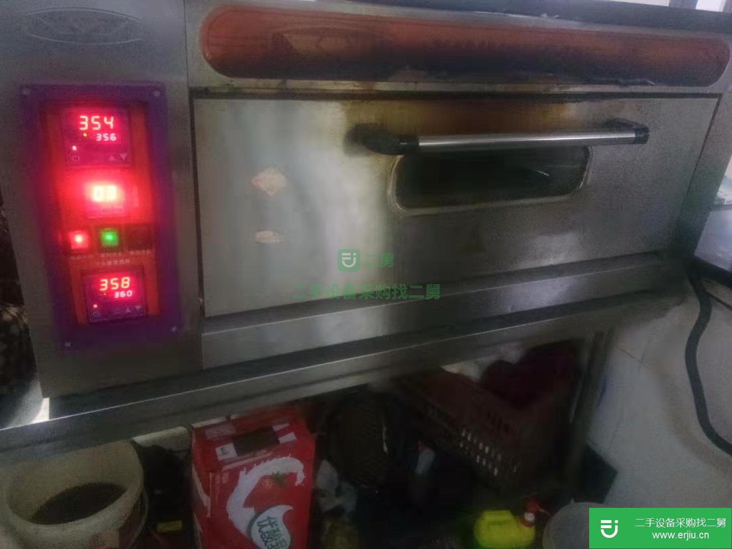 出售二手的烤箱，四門冰箱，臺式冰柜和面機